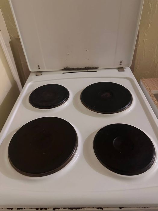 Электроплита с духовкой