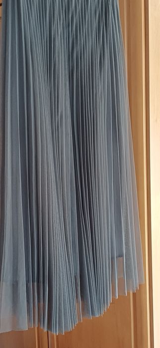 Spódnica  R 34,36  pas 64- 68 nacjaga się   STRADIVARIUS