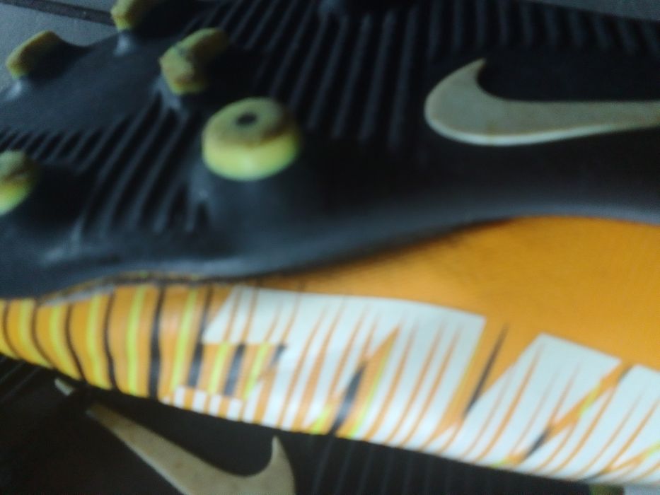 Buty do piłki nożnej r. 38.5