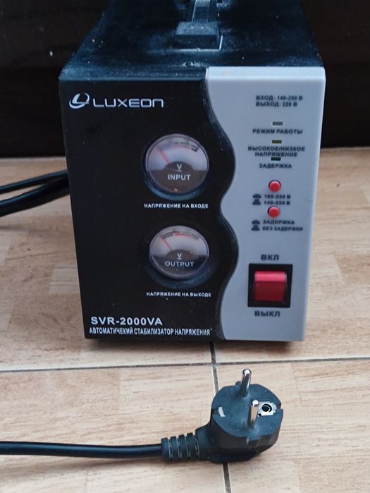 Стабілізатор напруги Luxeon SRV -2000 VA