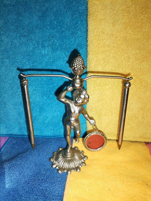 Suporte para porta retratos com esferograficas