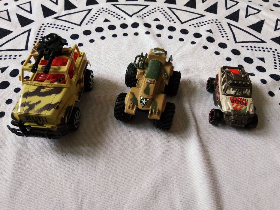 3 auta wojskowe auta terenowe zabawki