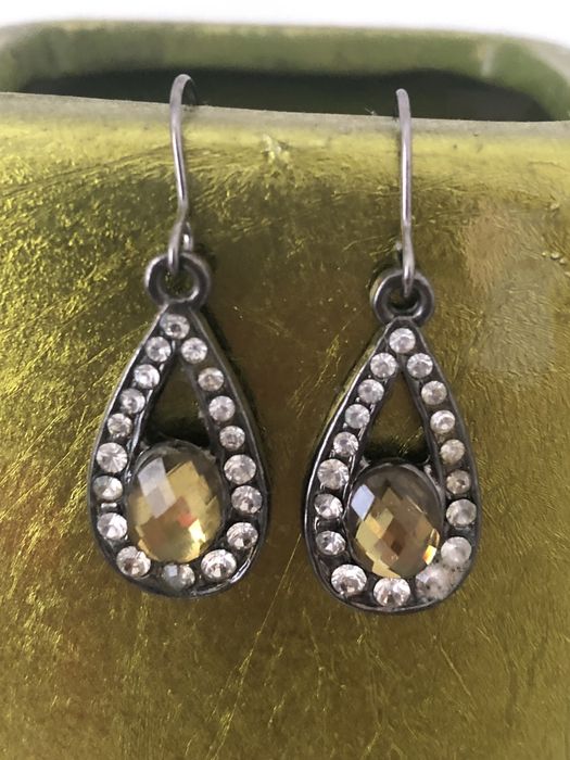 Brincos com brilhantes