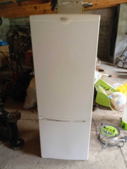 Продам холодильник Whirlpool