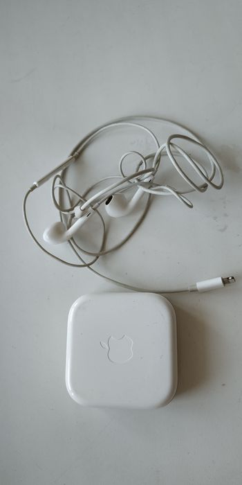 Навушники Apple 500грн у гарному стані бв