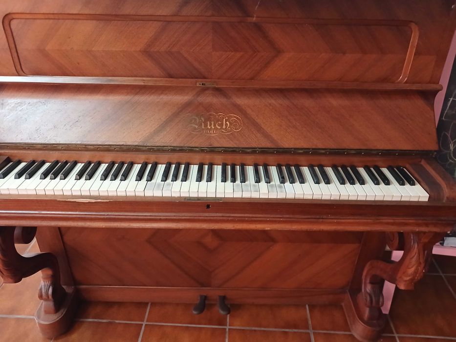 Piano vertical Ruch Paris