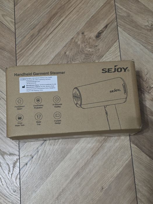 Ręczna parownica do ubrań marki Sejoy.