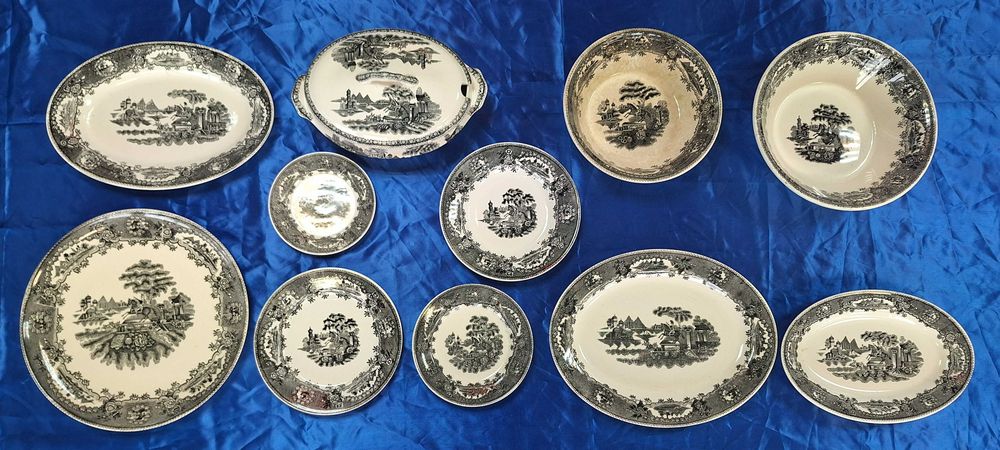 Serviço de Loiça (Cavalinho) de Jantar de Sacavem  p/ 12 pessoas om 55 Peças