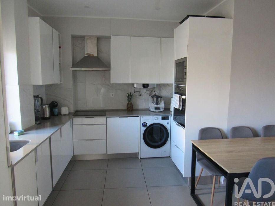 Apartamento T2 em São Sebastião de 87 m2