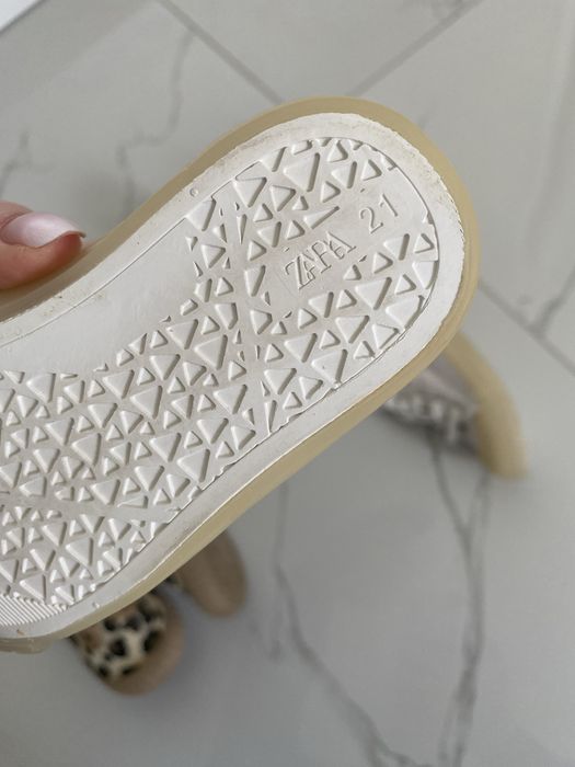 Взуття. Хайтопи zara 21р, черевички zara 21, чобітки 21, тапочки 19