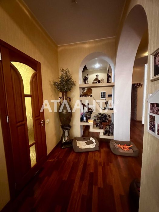 Дом Капитальный. Лиски.10 соток.293м.кв.35кухня.285тыс$