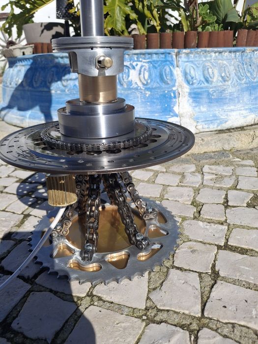 candeeiro único  e uma obra de arte