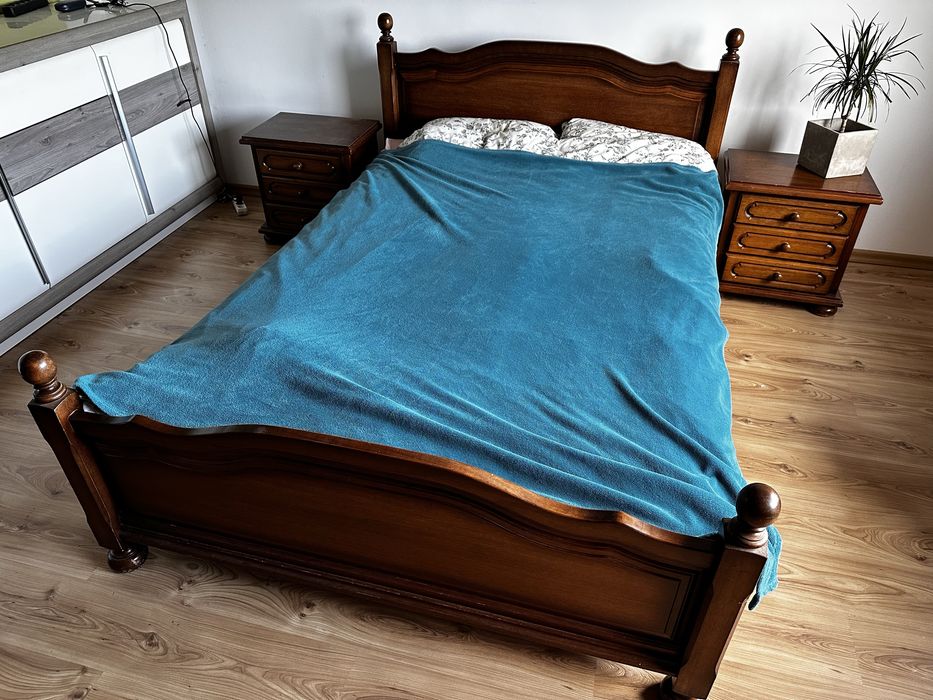 Komplet solidnych mebli sypialnianych z litego drewna