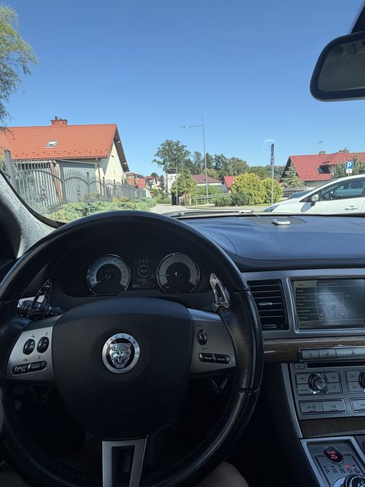 Jaguar XF 3.0d 275 koni