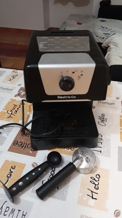 Maquina de cafe moido.64751012425474121