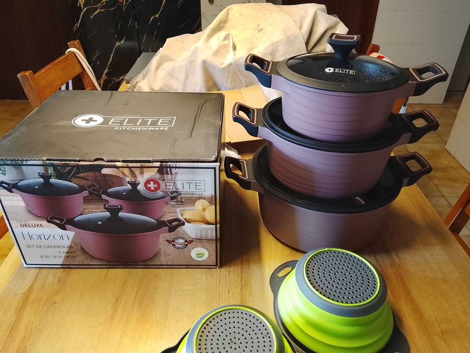 Super promoção na compra de um conjunto de panelas os utensílios de cozinha são oferta.