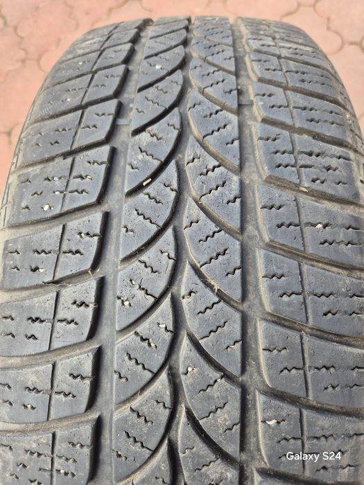 Зимова резина  225.55r16