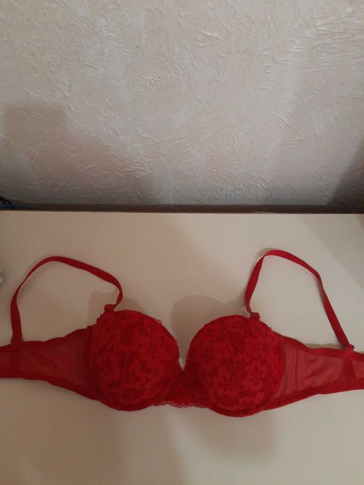 Лот лівчиків бюстгалтерів