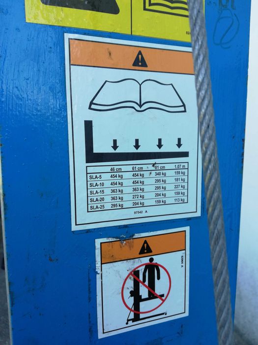 Venda de Elevadores de Carga Genie SLA20