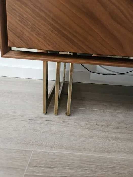 Base TV Nogueira com pés de inox