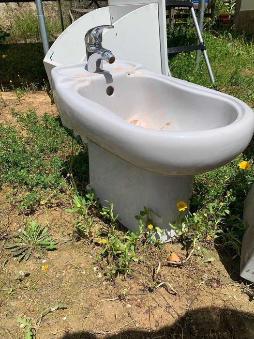 Sanita Autoclismo Bidé Lavatório e Pedra