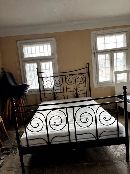 Łóżko 140 x 200 z materacem