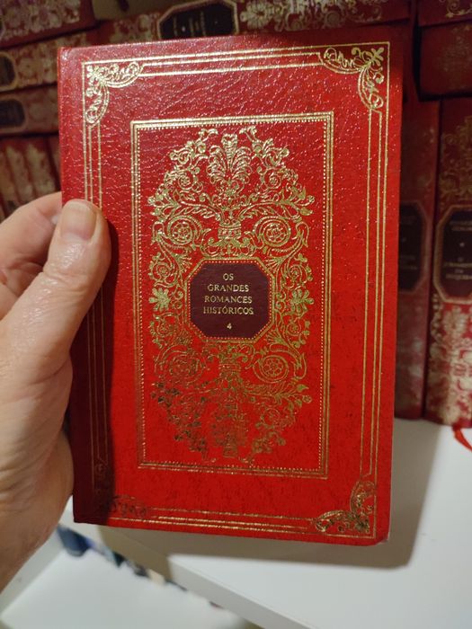 Coleção de livros encadernados