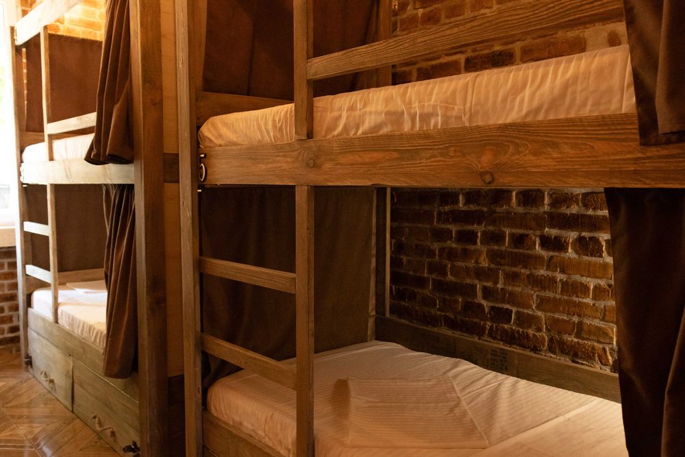 Спальне місце у хостелі у центрі міста