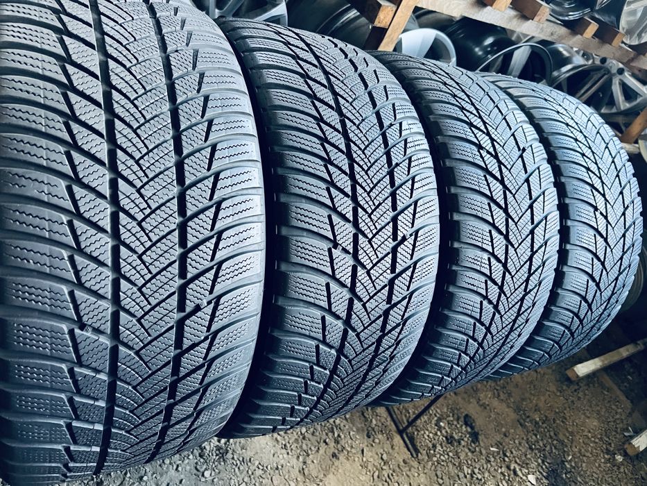 Шини Резина Зимові 245 40 18 Bridgestone Blizzak LM001 4шт