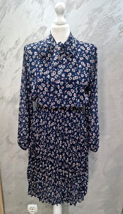 Sukienka 38 midi plisowana New Collection