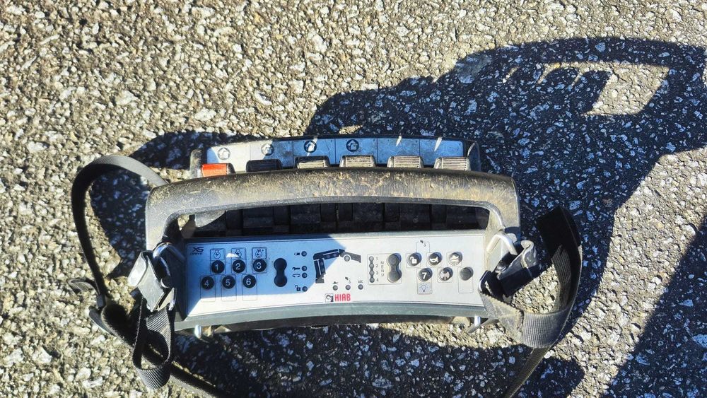 Mercedes Atego 1628 c/ caixa basculante trilateral e grua Hiab 122 E-4