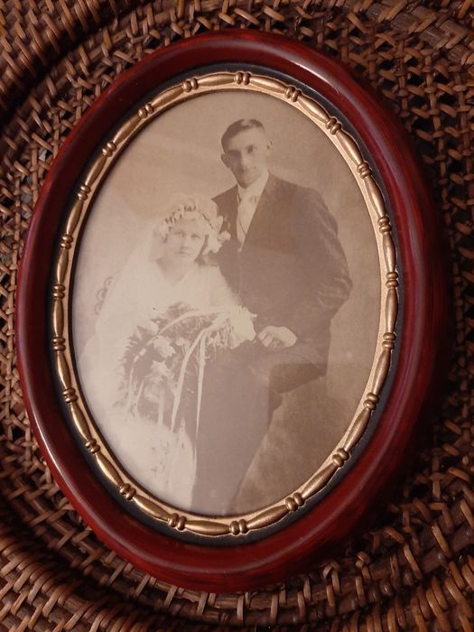 Moldura vintage oval de madeira a Estrear