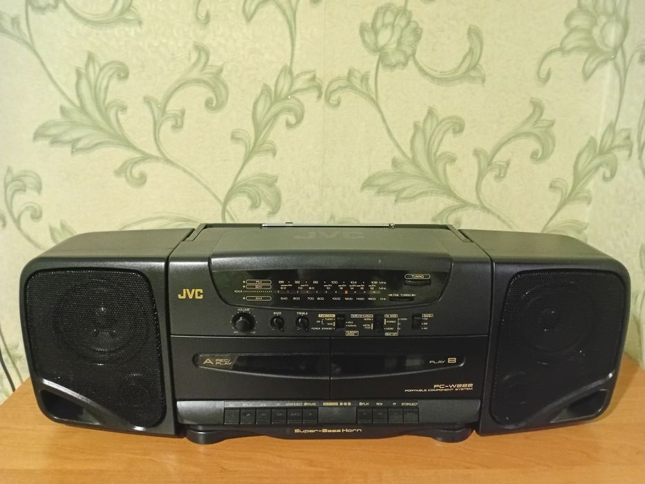 Вінтажний магнітофон JVC PC-W222