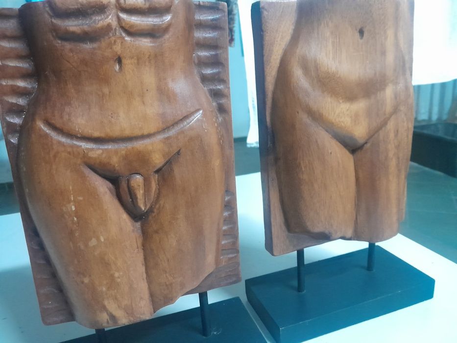 2 esculturas esculpidas em madeira africana (arte moderna)