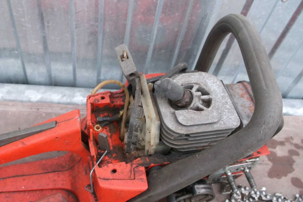 HUSQVARNA 137 w częściach piła pilarka