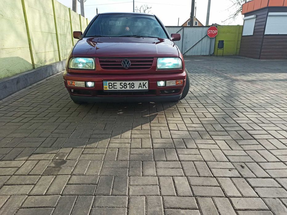 VOLKSWAGEN-VENTO CL 1.8 газ 1992г/в бордовый пурламутр 379000гр.