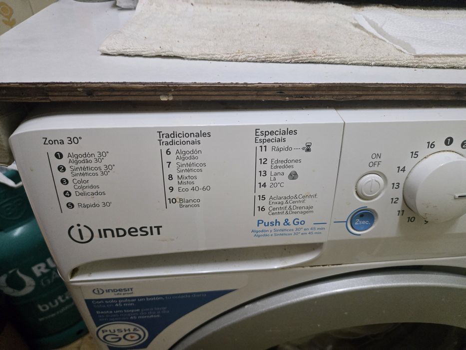 Máquina de lavar Indesit (9 kg)