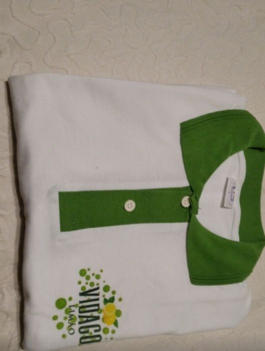 Pólo com publicidade da Vidago