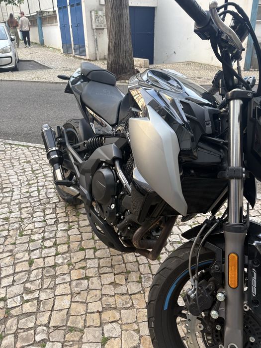 CFMOTO 650NK 2023 – estado novo | 996 KM | extra + material orginal