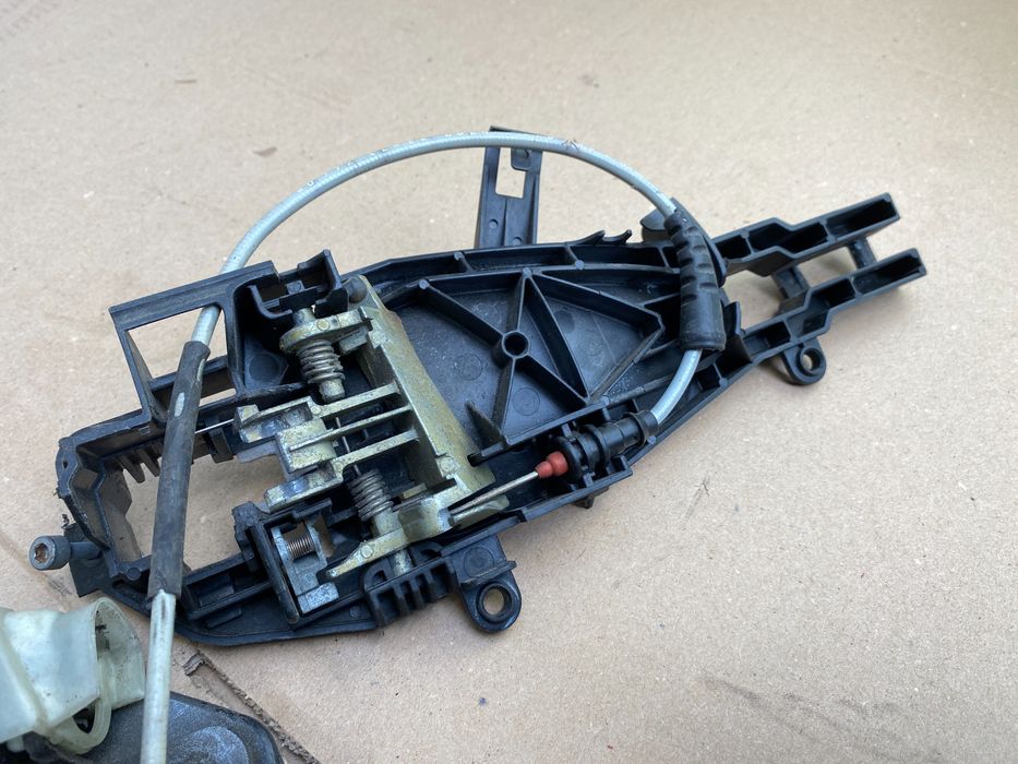 Zamek Drzwi Lewy Przód BMW E60 E61 E63 E64 E65 E66 E70 E71 E90 E91 E92