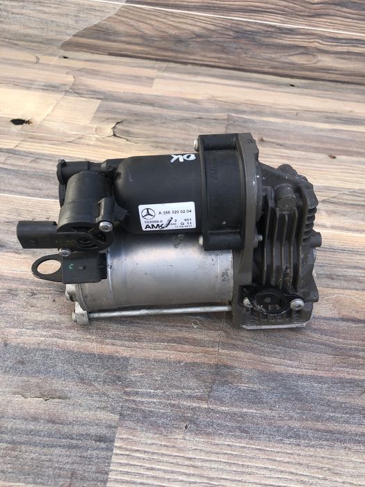 Компресор пневмо підвіски Mercedes w166 x166 ML GL GLE GLS airmatic A1663200204 в наявності в хорошому стані