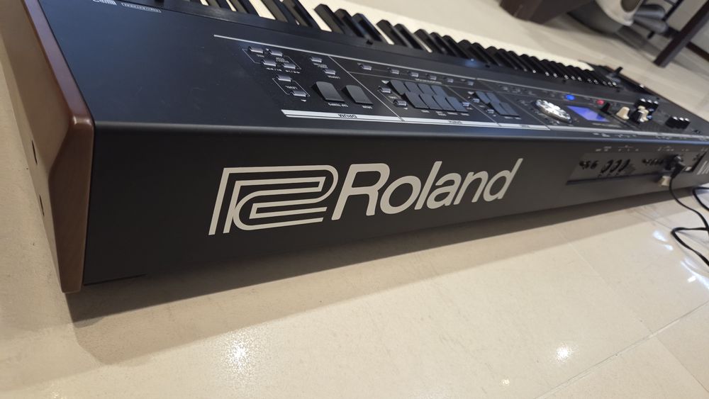 ROLAND VR-730 + Pokrowiec