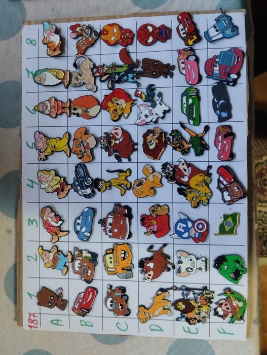 Pins de coleção da Disney e outros