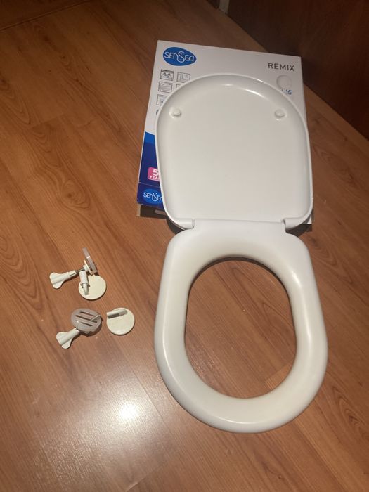 Tampa sanita em acrilico branca