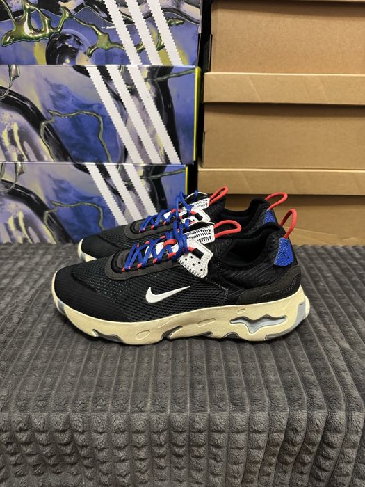 Жіночі кросівки Nike React Live 39(24,5см) оригінал