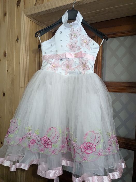 Продам або обміняю дитячі бальні сукні бу в гарному стані