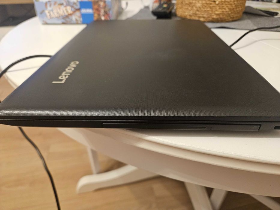 Laptop firmy Lenovo