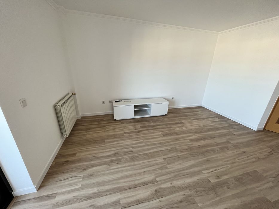 Aplicação e Reparação de Pavimento Flutuante, Vinílico e Colado