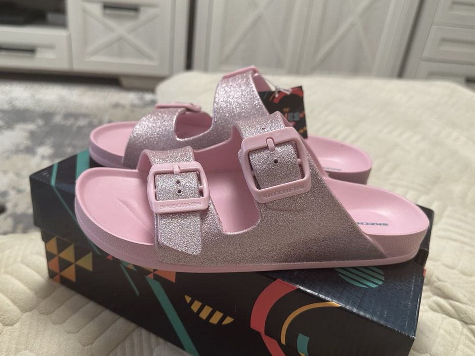 Шльопанці Skechers