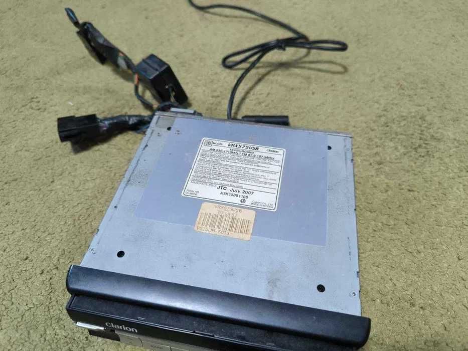 Автомагнитола Clarion VRX575USB